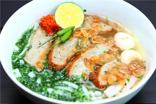 Bánh canh chả cá, một món ăn nổi tiếng tại Quy Nhơn